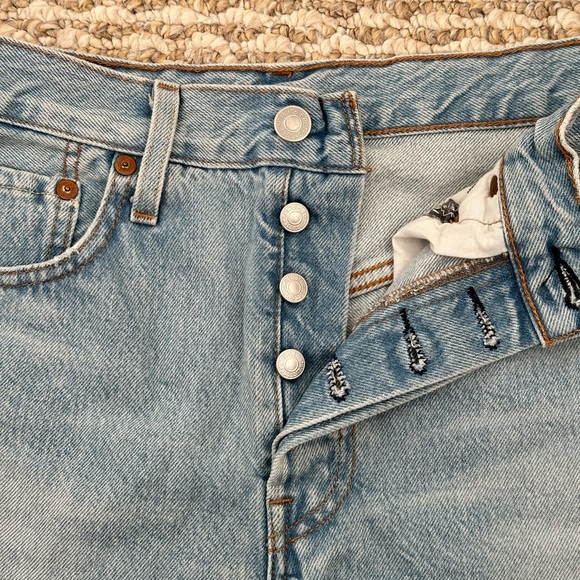 Levi’s Denim Shorts - Picture 3 of 4